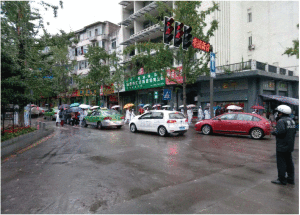圖4 塘坎上路行人過(guò)街與車輛沖突