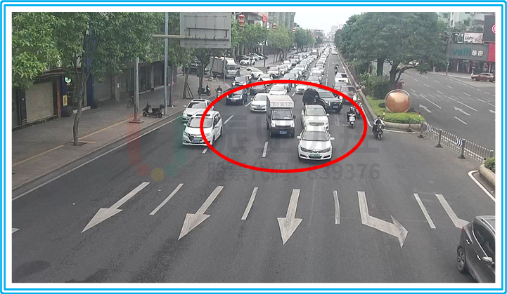 圖11 紫荊東路車輛橫跨造成斷流現(xiàn)象